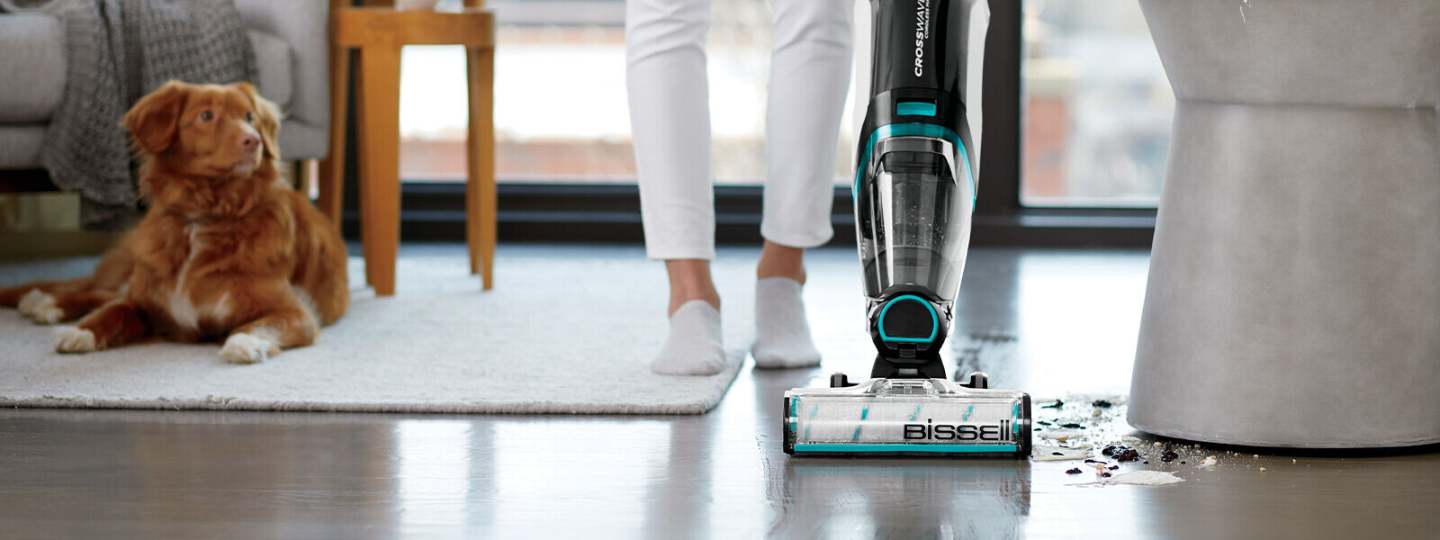Vacuum cleaner with floor cleaner clearance