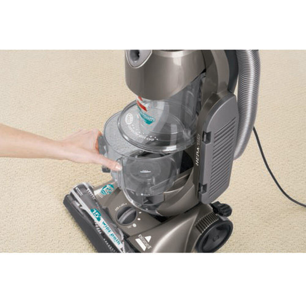 Momentum® Cyclonic Bagless Vacuum 3910T BISSELL®