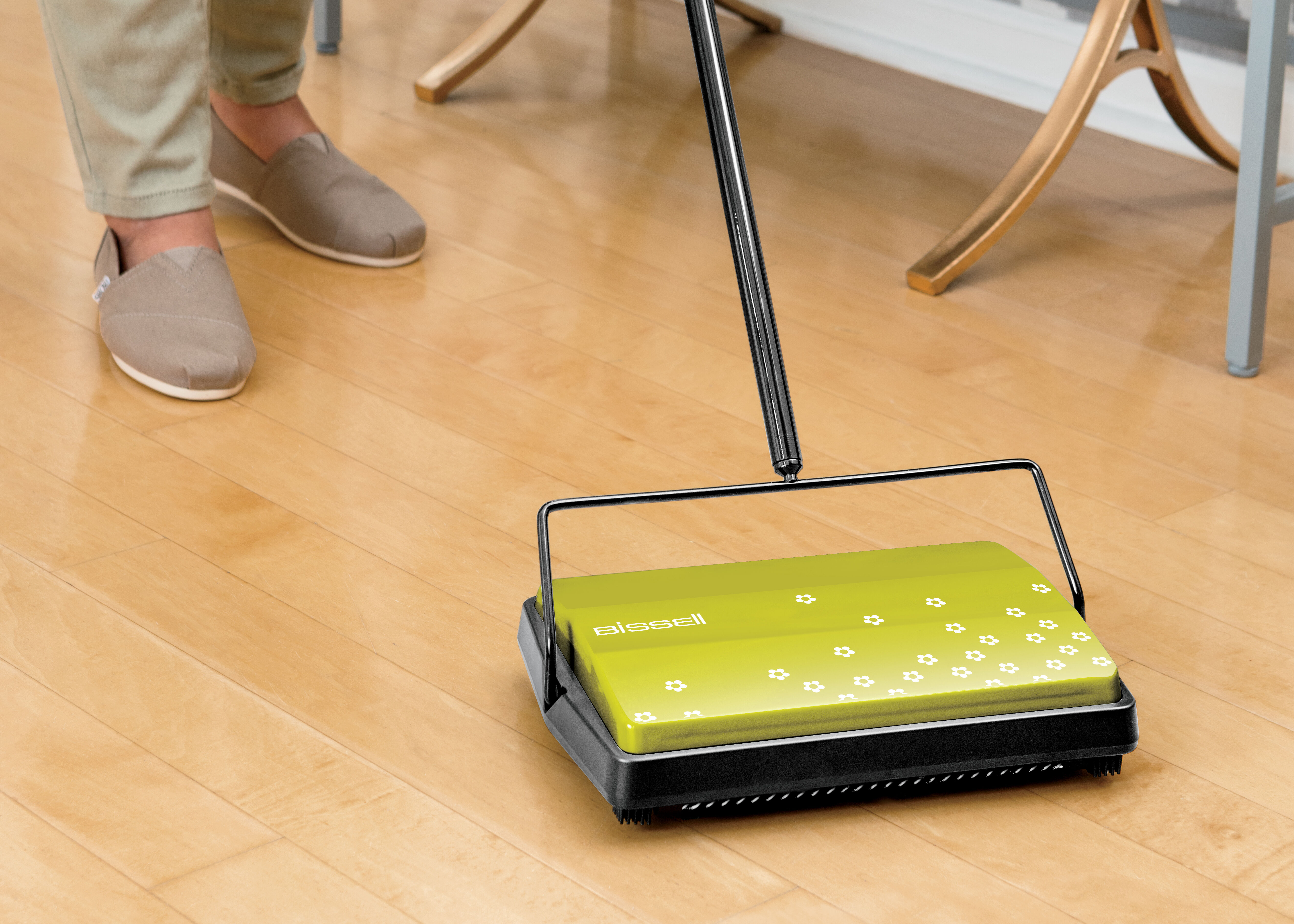 REFRESH™ Carpet & Floor Manual Sweeper 2198 | BISSELL®