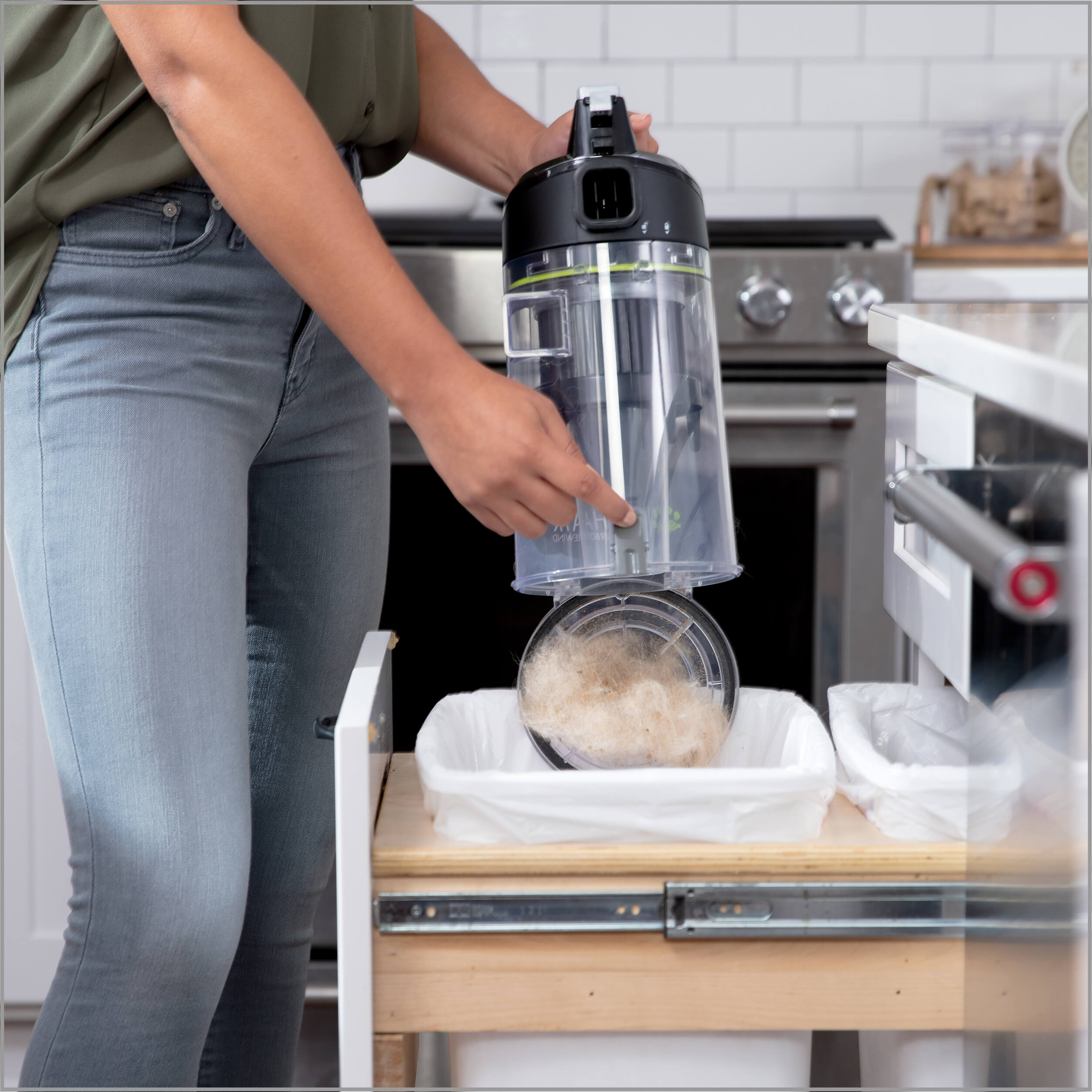Pet Hair Eraser® Turbo Rewind 2790 | BISSELL® Vacuuming